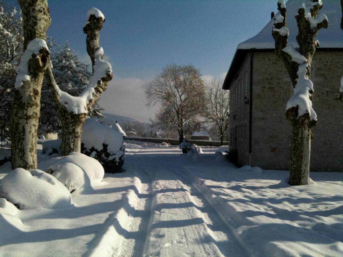 Bed and Breakfast Domaine Du Manoir Les Avenières Exterior foto