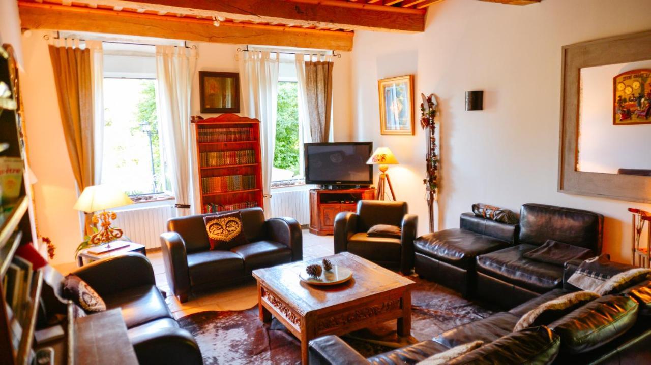 Bed and Breakfast Domaine Du Manoir Les Avenières Exterior foto